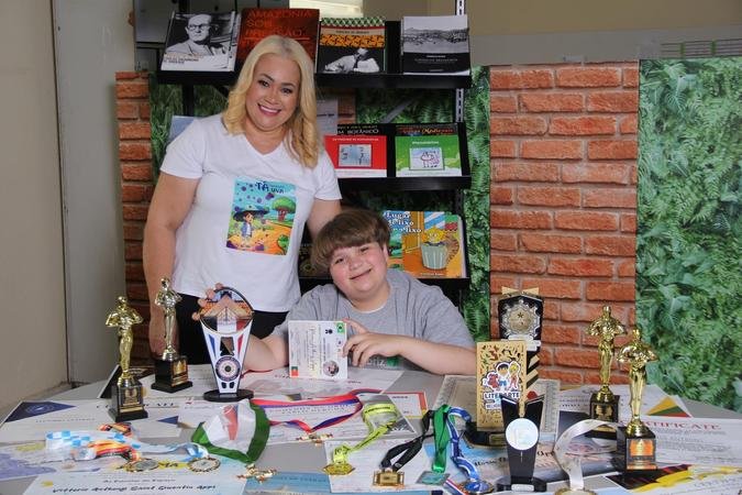 Aos 11 anos, Vittório Apps já é um fenômeno literário. Autista, soma sete livros publicados, incluindo o premiado e-book Aos 11 anos, Vittório Apps já é um fenômeno literário. Autista, soma sete livros publicados, incluindo o premiado e-book