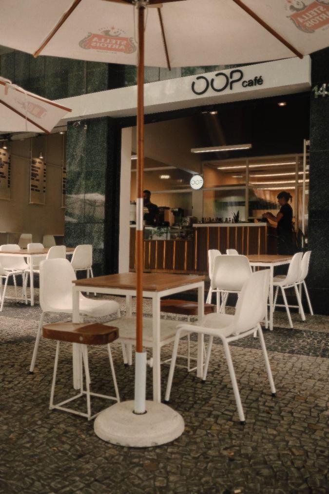 Unidade da OOP: aposta na torrefação própria e na curadoria de grãos, percorrendo fazendas sobretudo de Minas Gerais, mas também do Espírito Santo e da Bahia, atrás de perfis que vão do frutado ao caramelo (foto: Reprodução Instagram/Divulgação) Unidade da OOP: aposta na torrefação própria e na curadoria de grãos, percorrendo fazendas sobretudo de Minas Gerais, mas também do Espírito Santo e da Bahia, atrás de perfis que vão do frutado ao caramelo (foto: Reprodução Instagram/Divulgação)