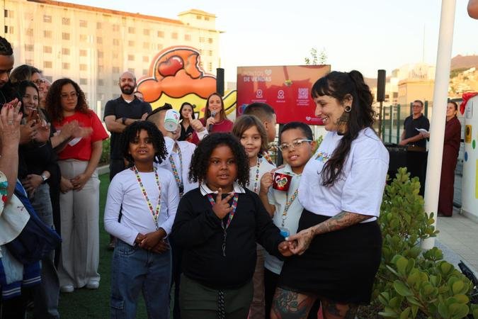 Raquel Bolinho e crian�as apresentam os produtos � venda em desfile(foto: Victor Cotrim/Divulga��o)