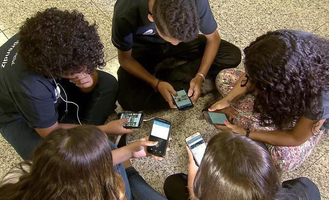 90% dos brasileiros maiores de 18 anos que têm acesso à internet acreditam que adolescentes não recebem o apoio emocional e social necessário para lidar com o ambiente digital(foto: Arquivo/EBC) 90% dos brasileiros maiores de 18 anos que têm acesso à internet acreditam que adolescentes não recebem o apoio emocional e social necessário para lidar com o ambiente digital(foto: Arquivo/EBC)