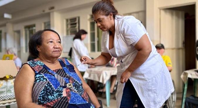 O imunizante protege contra os v�rus Influenza A (H1N1 e H3N2) e Influenza B(foto: Aline Resende)