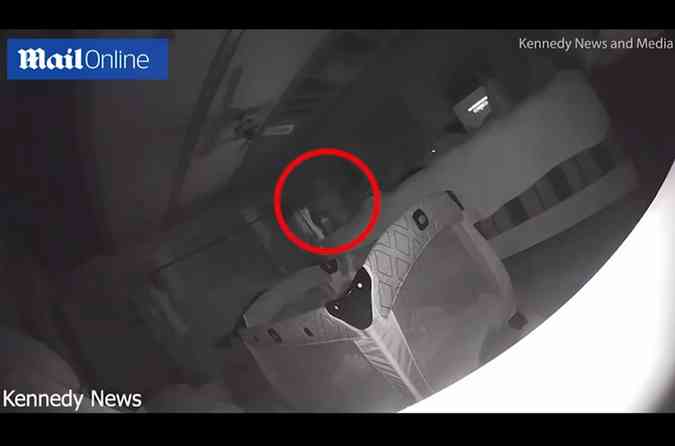 Um casal americano diz ter flagrado o aparecimento de um esprito no quarto do beb(foto: YouTube/World news for all/Reproduo)