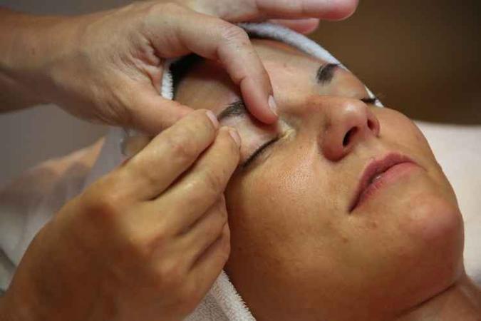 Por retirar a camada superficial da pele, a recuperação do peeling de fenol exige que a pessoa não se exponha ao sol de forma alguma por, no mínimo, uma semana(foto: Pixabay) Por retirar a camada superficial da pele, a recuperação do peeling de fenol exige que a pessoa não se exponha ao sol de forma alguma por, no mínimo, uma semana(foto: Pixabay)