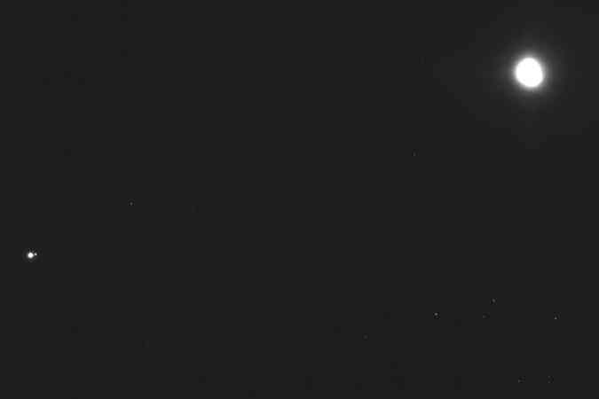 Quem curte astronomia fica maravilhado com a foto tirada pela sonda OSIRIS-REX, da Nasa, e que traz a Terra, a Lua e o asteroide Bennu no mesmo plano(foto: Nasa/Goddard/University of Arizona/Lockheed Martin Space/Divulgao)