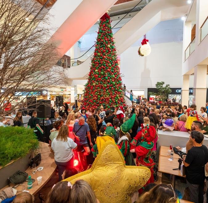 Pátio Savassi: shopping vai sortear um Volvo EX30 preto, 100% elétrico. A cada R$ 700 em compras e cadastro das notas fiscais no aplicativo Multi, entre 18/11 e 31/12, os clientes ganham uma bolsa térmica da LIVE!. O mesmo valor em compras gera um número da sorte para o sorteio do veículo(foto: Pátio Savassi/Divulgação) Pátio Savassi: shopping vai sortear um Volvo EX30 preto, 100% elétrico. A cada R$ 700 em compras e cadastro das notas fiscais no aplicativo Multi, entre 18/11 e 31/12, os clientes ganham uma bolsa térmica da LIVE!. O mesmo valor em compras gera um número da sorte para o sorteio do veículo(foto: Pátio Savassi/Divulgação)