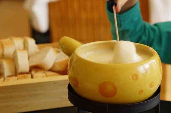 O fondue é um dos pratos mais consumidos durante o inverno e pode ser perfeitamente harmonizado com vinho(foto: Pixabay)
