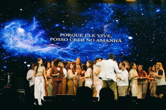 Apresentação propõe experiência que combina espiritualidade, arte e tecnologia, inspirada na narrativa bíblica da ressurreição de Lázaro(foto: @DiegoRuahn/Divulgação) Apresentação propõe experiência que combina espiritualidade, arte e tecnologia, inspirada na narrativa bíblica da ressurreição de Lázaro(foto: @DiegoRuahn/Divulgação)