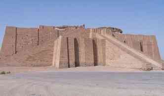 As runas de Ur, em Dhi Qar, no Iraque, teriam sido o local escolhido pelos sumrios para a construo do primeiro aeroporto da Terra, h 5 mil anos, segundo o ministro(foto: Hardnfast/Wikimedia/Reproduo)