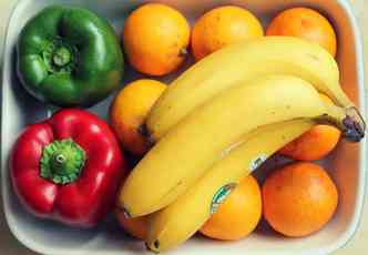 A pesquisa feita pelo Greenpeace mostrou que vrios alimentos muito consumidos pelos esto contaminados com agrotxicos proibidos, como a banana, a laranja e o pimento(foto: Pexels)