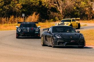 Clientes da Porsche participam de curso de pilotagem em Curvelo