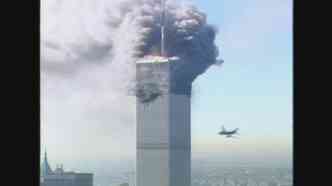 Segundo um artigo publicado no dia 11 de setembro deste ano, o famigerado ataque terrorista ao World Trade Center no seria a causa da imploso das torres gmeas(foto: YouTube/LetUsJoke/Reproduo)