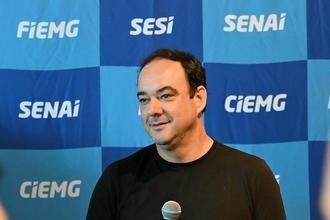 Sa�da da Fiemg marca entrada de Fl�vio Roscoe na disputa pol�tica estadual