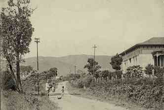 Registro de 1898 da rua Chumbo, atual Estevo Pinto, na Serra: a via recebeu as primeiras chcaras da regio(foto: Acervo do Museu Histrico Ablio Barreto/Fundao Municipal de Cultura)