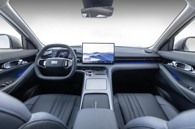 A tela que monitora todos os recursos tecnológicos do EX5 é uma atração à parte: todos os comandos podem ser acionados também por voz, desde o destino para o sistema do GPS até a abertura do amplo teto solar (foto: Divulgação) A tela que monitora todos os recursos tecnológicos do EX5 é uma atração à parte: todos os comandos podem ser acionados também por voz, desde o destino para o sistema do GPS até a abertura do amplo teto solar (foto: Divulgação)