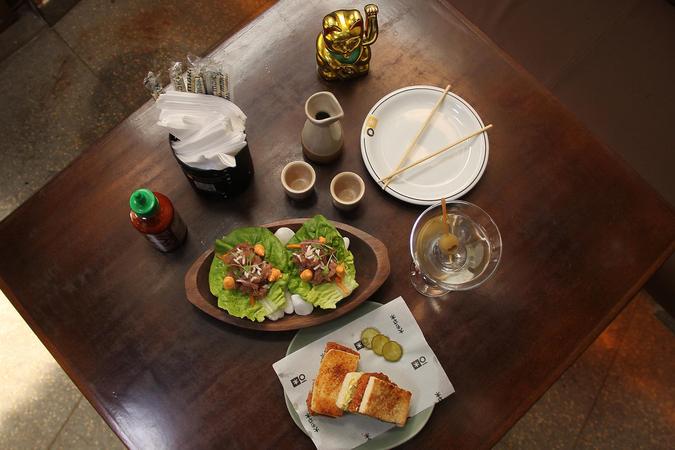 Os pratos do kinaki vm com indicao do nvel de picncia, e h opes para vegetarianos, diz a chef Gabriella Guimares, que administra o restaurante ao lado do marido, o tambm chef Guilherme Furtado (foto: Padua de Carvalho)