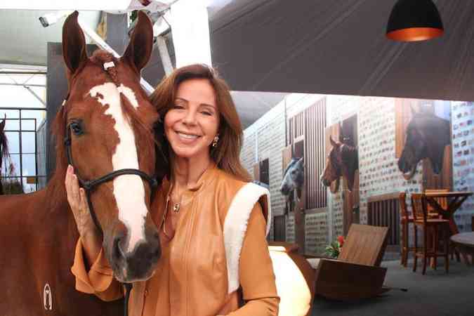 Cristiana Gutierrez (com o garanho Hava) assumiu o comando da ABCCMM h quase trs anos: orgulho de dirigir uma entidade dedicada aos cavalos que ela cria h 35 anos(foto: Pdua de Carvalho/Encontro)