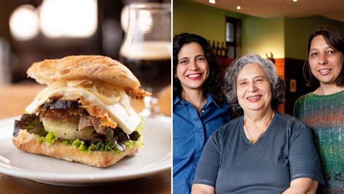 Flávia Baltazar (à esq.), que hoje comanda a cozinha da Taberna Baltazar, conta que teve uma longa conversa com a mãe, dona Tereza (no centro da foto, com a filha Isabel), para saber qual seu prato marcante: é o pernil, assado lentamente e que precisa ser virado de tempos em tempos para não ficar ressecado (foto: Divulgação) Flávia Baltazar (à esq.), que hoje comanda a cozinha da Taberna Baltazar, conta que teve uma longa conversa com a mãe, dona Tereza (no centro da foto, com a filha Isabel), para saber qual seu prato marcante: é o pernil, assado lentamente e que precisa ser virado de tempos em tempos para não ficar ressecado (foto: Divulgação)