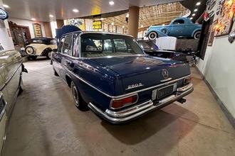 Comboio de Mercedes-Benz visita cole��o de 170 carros no interior de Minas