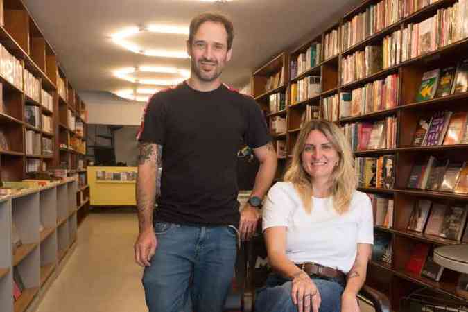 Tatiane Fontes Ladeira e Frederico Pinho, donos da Livraria Jenipapo, aberta em junho na Savassi: 