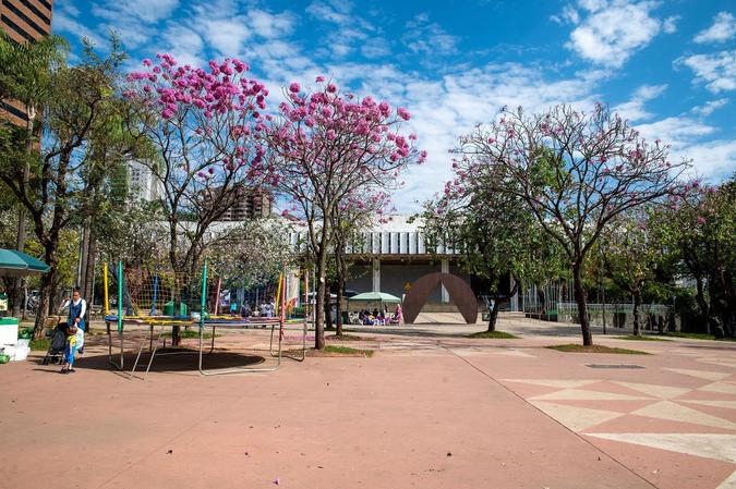 Praça da Assembleia é um dos atrativos do bairro(foto: Luiz Santana/Divulgação) Praça da Assembleia é um dos atrativos do bairro(foto: Luiz Santana/Divulgação)