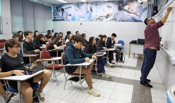 Os participantes que tiveram os pedidos de isenção da taxa de inscrição e as justificativas de ausência em 2024 aprovados pelo Inep também precisam se inscrever no exame(foto: José Cruz/Agência Brasil) Os participantes que tiveram os pedidos de isenção da taxa de inscrição e as justificativas de ausência em 2024 aprovados pelo Inep também precisam se inscrever no exame(foto: José Cruz/Agência Brasil)