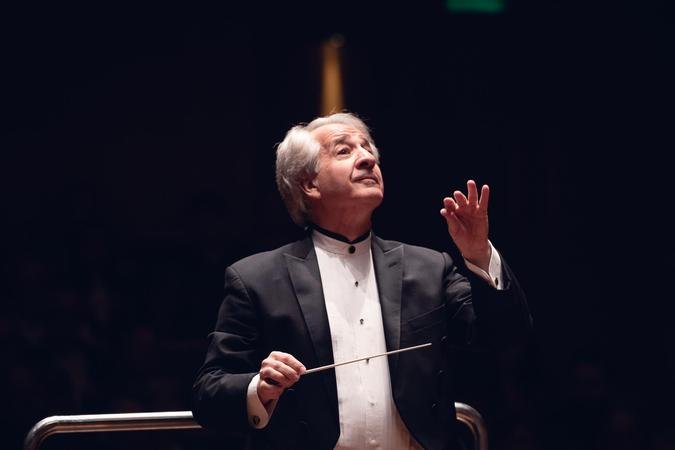 Concertos c�nicos ter�o reg�ncia do maestro Fabio Mechetti(foto: Luciano Viana/Divulga��o)