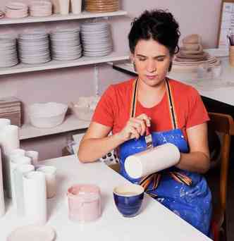 Na Mor Atelier, cermicas e porcelanas se transformam em obras de arte: 