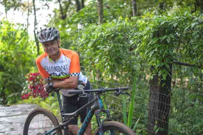 O administrador de empresas José Orlando Júnior, de 64 anos, tem a marcenaria como hobby e ainda pratica pilates e mountain bike: 