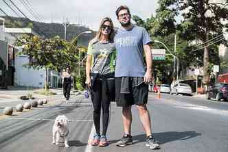 O casal Fernanda e Renzo Gotlib, com o poodle Sushi: 