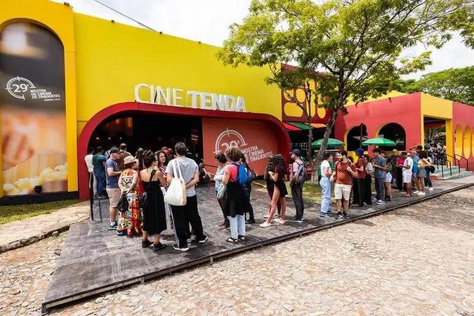 A Tenda, onde foram exibidos filmes da Mostra de Cinema de Tiradentes (foto: Divulgação/Universo) A Tenda, onde foram exibidos filmes da Mostra de Cinema de Tiradentes (foto: Divulgação/Universo)