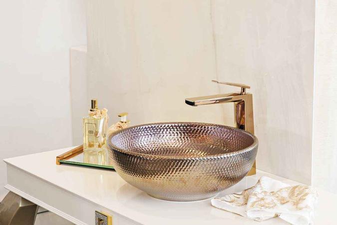 Cuba de porcelana dourada, da Rubinettos: ousadia e sofisticação(foto: Divulgação) Cuba de porcelana dourada, da Rubinettos: ousadia e sofisticação(foto: Divulgação)