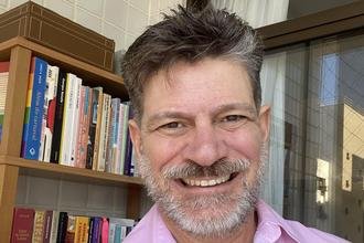 Vander Andr� Ara�jo lan�a o livro 