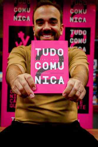 Rafael Araújo lançou o 'Tudo Comunica 2' em São Paulo, no início do mês e no dia 29 de novembro será a vez de BH, no Auditório da Cemig, em uma edição do 'Sempre um Papo'(foto: Raphael Silva/Divulgação)