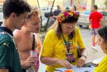 Foli�es ter�o orienta��o em seis pontos do "Posso Ajudar?" na capital