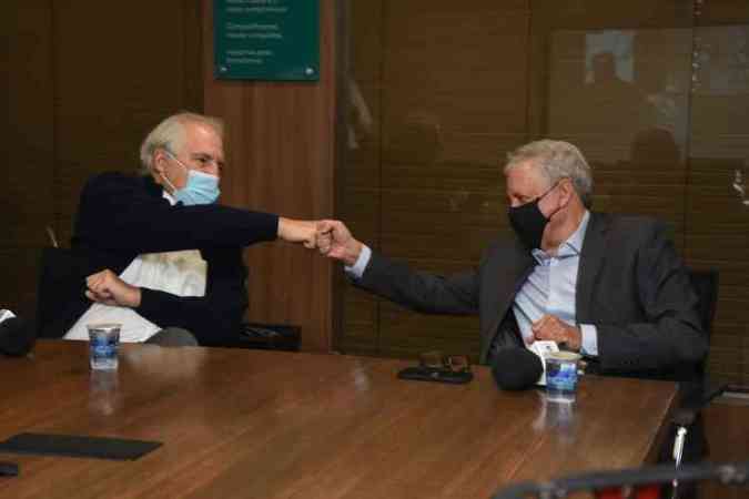 Rubens Menin (esq.) e Emanuel Carneiro durante encontro que ratificou a aquisio da Rdio Itatiaia pelo dono da MRV(foto: Twitter/@rubensmenin/Reproduo)