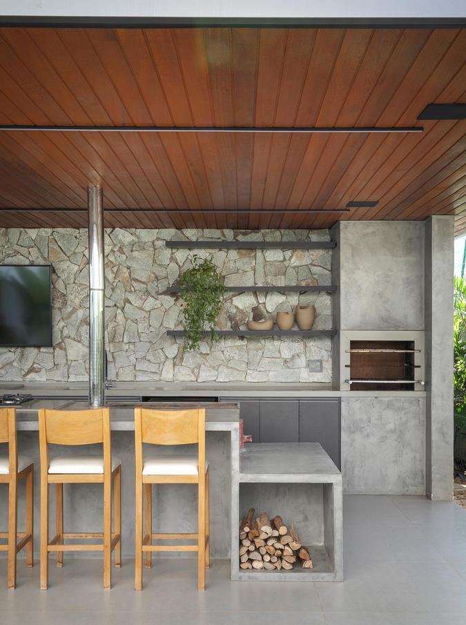 O desafio de Camila Ferreira foi encontrar uma estrutura leve, como a metlica e fazer um ambiente compacto, mais aberto e com layout bem resolvido para ocupar a rea privativa deste apartamento: 