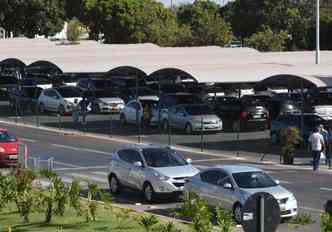 Alguns estacionamentos em BH chegam a cobrar dos motoristas R$ 24 por 1 hora na vaga(foto: Ed Alves/CB/D.A Press)