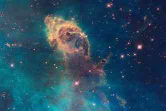 Hubble captura um ninho estelar na nebulosa Carina, distante 7,5 mil anos-luz da Terra(foto: Nasa.gov/Reproduo)