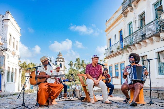 No repertório, os artistas costuram trajetórias e referências em um setlist que mistura sucessos individuais, versões inéditas e novos arranjos(foto: @kaiocads/Divulgação) No repertório, os artistas costuram trajetórias e referências em um setlist que mistura sucessos individuais, versões inéditas e novos arranjos(foto: @kaiocads/Divulgação)