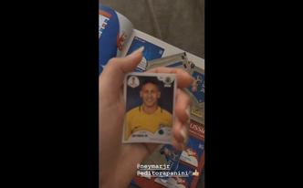 A atriz Bruna Marquezine ganhou um álbum da Copa da Rússia, mas logo ficou decepcionada ao descobrir que as 35 figurinhas que vieram junto eram repetidas, do seu namorado Neymar(foto: Instagram/brumarquezine/Reprodução) A atriz Bruna Marquezine ganhou um álbum da Copa da Rússia, mas logo ficou decepcionada ao descobrir que as 35 figurinhas que vieram junto eram repetidas, do seu namorado Neymar(foto: Instagram/brumarquezine/Reprodução)