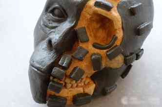 A reconstruo do rosto do Homo naledi usou tcnicas de antropologia forense de escultura sobre crnio(foto: RIA Novosti/Sergey Pyatakov/Divulgao)
