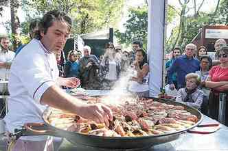 O chef mineiro Rodrigo Moreno Zarife, do bristr Ro.ZA, vai fazer sua tradicional paella gigante: 