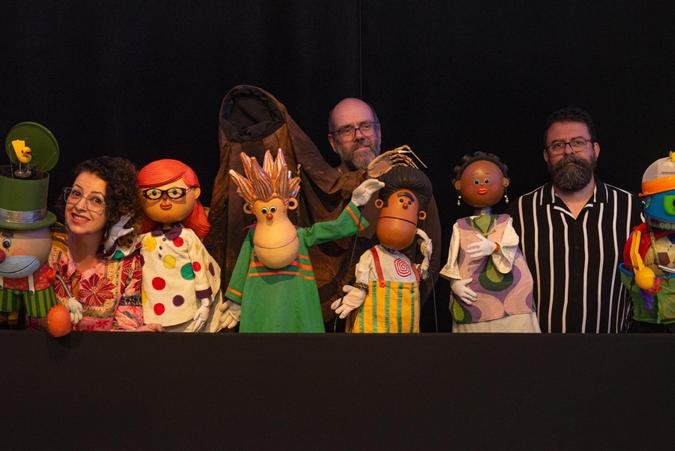 Bia Apocalypse, Marcos Malafaia e Ulisses Tavares, trio  frente do Grupo Giramundo hoje(foto: Enzo Giaquinto/Divulgao )