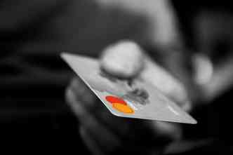 Cuidado ao usar carto de crdito em lojas ou em pginas da internet que no so confiveis. Seus dados podem ser roubados e suados de forma criminosa por fraudadores(foto: Pixabay)