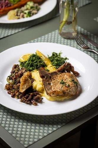 Carne de porco, angu, tropeiro, couve e laranja: Comedoria Oiticica ser� tributo � cozinha mineira (foto: Victor Schwaner/Divulga��o)