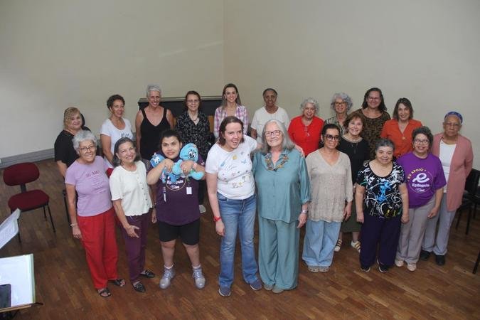 O Coro Bora Cantar Diversidade � aberto a qualquer pessoa interessada. Os ensaios s�o �s quartas-feiras, das 14h30 �s 16h30, no Conservat�rio de M�sica da UFMG, no Centro de Belo Horizonte (foto: P�dua de Carvalho)