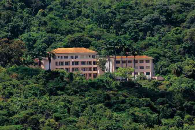 O Hospital da Baleia  rodeado pelos 102 hectares de rea verde do Parque Florestal Estadual da Baleia(foto: Paula Seabra/Divulgao)