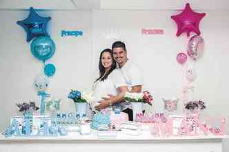 A decorao em rosa e azul confundiu os convidados de Polyana Ramalho Silva e Patrick Ramalho Silva: 