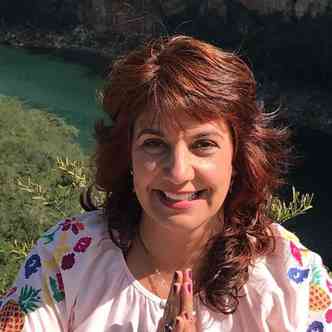 A terapeuta holística Cristina Camargo: 