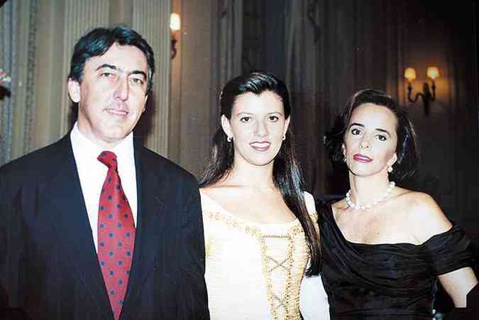 Com o marido Luiz Eduardo e a filha Ana Florena: festa de 15 anos com mveis exclusivos desenvolvidos pela me(foto: Alexandre Rezende/Encontro/Reproduo)